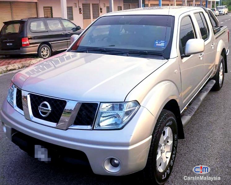 Nissan Navara 2.5-LITER 4WD DOUBLE CAB DIESEL Manual 2015 in Kuala Lumpur - image