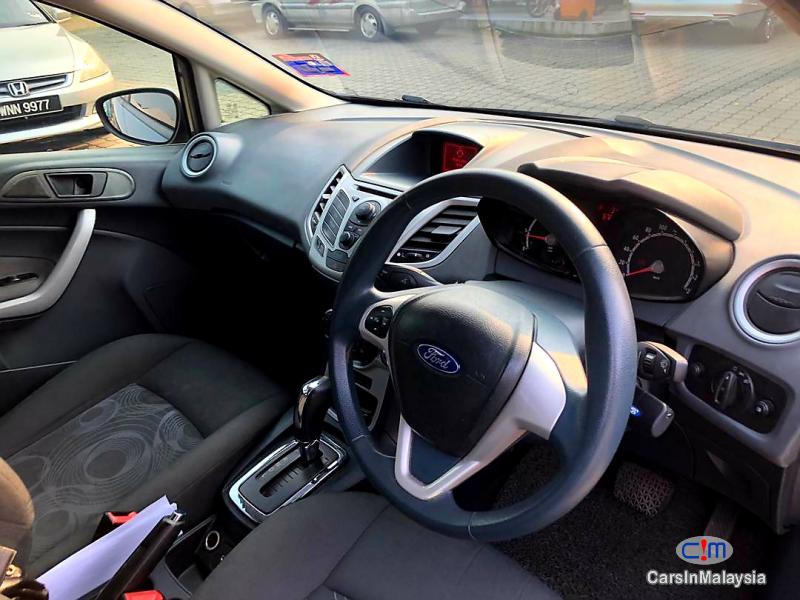 Ford Fiesta 1.6-LITER ECONOMY SEDAN Automatic 2011 - image 10