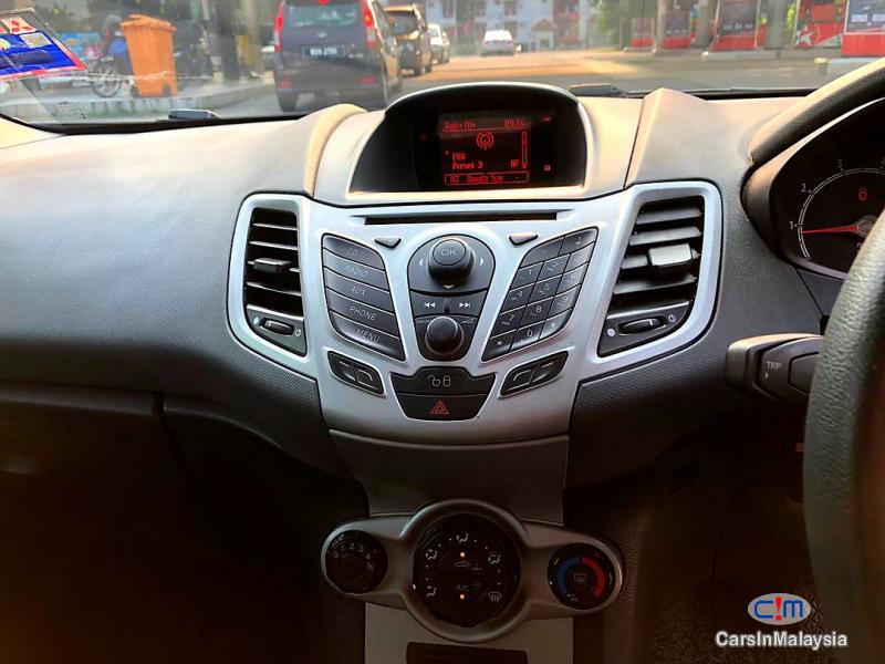 Ford Fiesta 1.6-LITER ECONOMY SEDAN Automatic 2011 - image 7