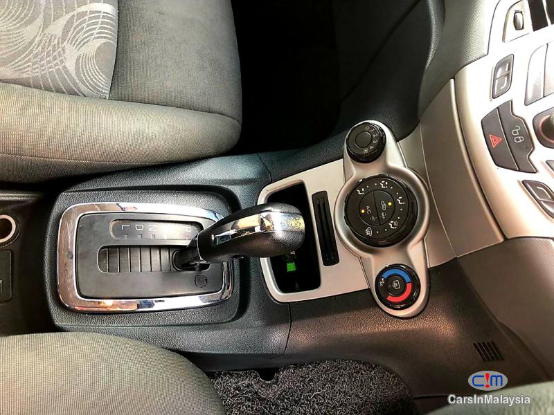 Ford Fiesta 1.6-LITER ECONOMY SEDAN Automatic 2011 - image 8