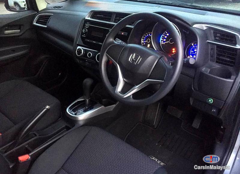 Honda Jazz 1.5-LITER ECONOMY HATCHBACK Automatic 2019 - image 10