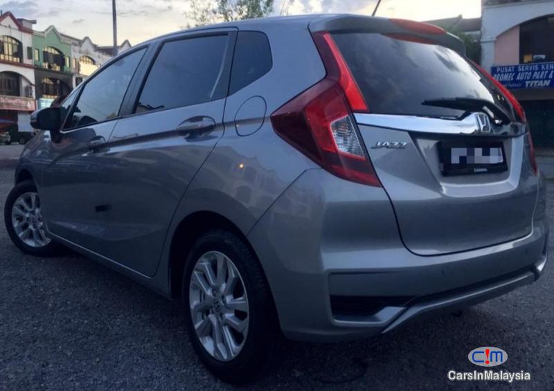 Honda Jazz 1.5-LITER ECONOMY HATCHBACK Automatic 2019 - image 3