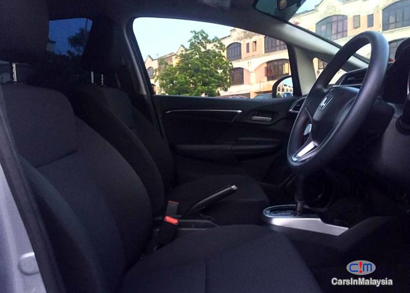 Honda Jazz 1.5-LITER ECONOMY HATCHBACK Automatic 2019 - image 8