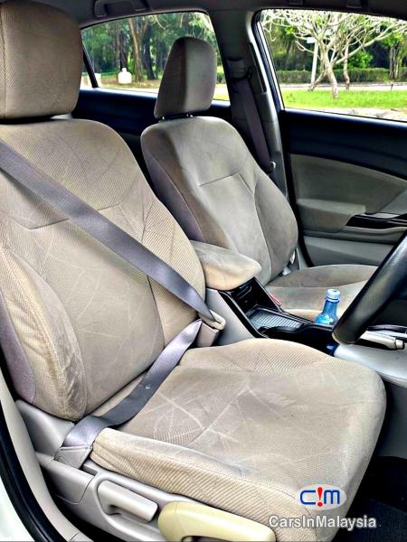 Honda Civic 1.8-LITER BEAUTIFUL SPORT SEDAN Automatic 2012 - image 10