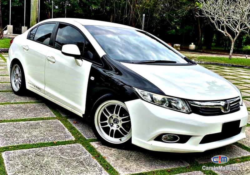 Honda Civic 1.8-LITER BEAUTIFUL SPORT SEDAN Automatic 2012 - image 3