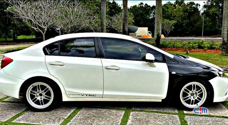 Honda Civic 1.8-LITER BEAUTIFUL SPORT SEDAN Automatic 2012 - image 5