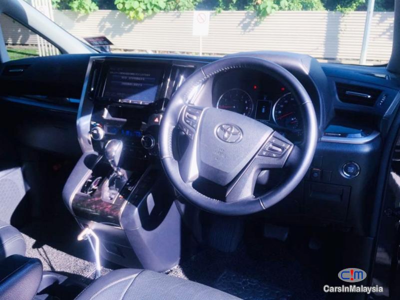Toyota Vellfire 2.5-LITER 7 SEATER LUXURY FAMILY MPV Automatic 2017 - image 7