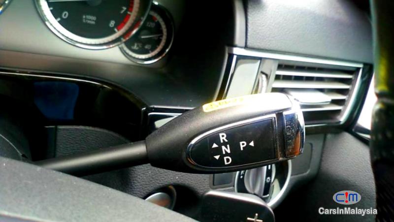 Mercedes Benz E250 CGI 1.8-LITER LUXURY SEDAN Automatic 2012 - image 12
