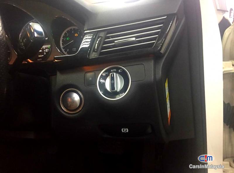 Mercedes Benz E250 CGI 1.8-LITER LUXURY SEDAN Automatic 2012 - image 14
