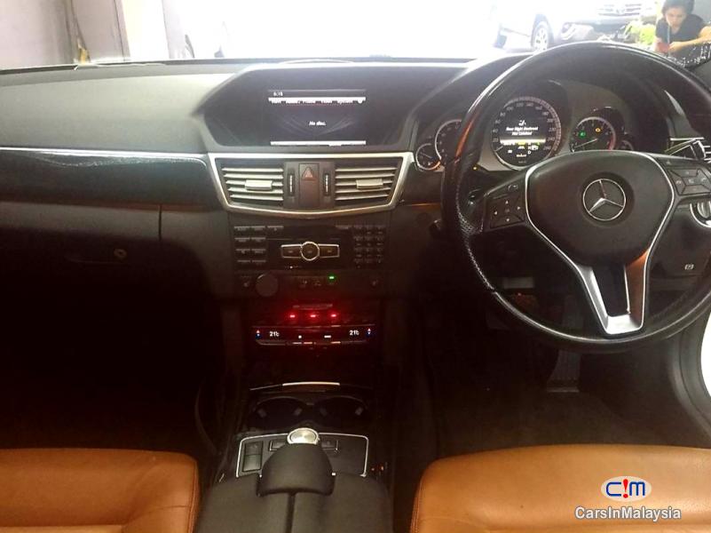 Mercedes Benz E250 CGI 1.8-LITER LUXURY SEDAN Automatic 2012 - image 5