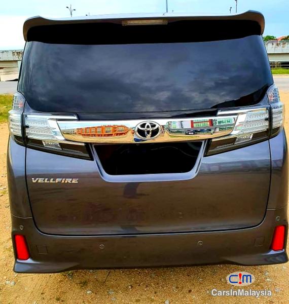 Toyota Vellfire 2.5-LITER 7 SEATER FAMILY MPV Automatic 2017 - image 3