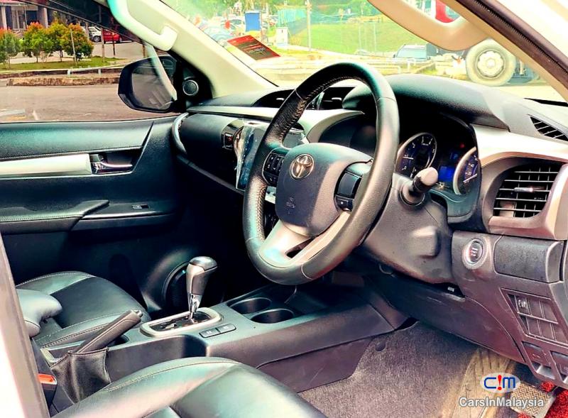Toyota Hilux 2.4-LITER 4X4 DIESEL TURBO DOUBLE CAB Automatic 2018 - image 12