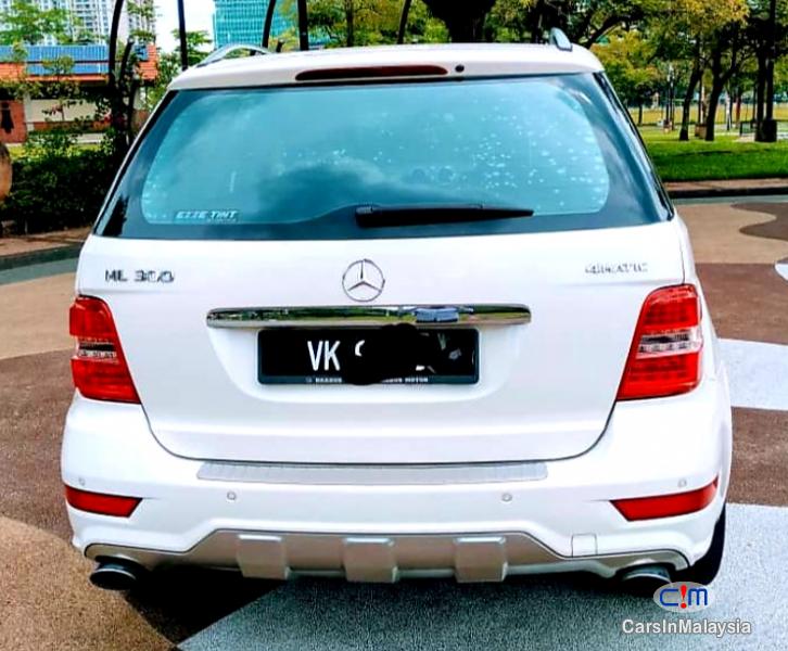 Mercedes Benz ML300 3.0-LITER LUXURY MPV Automatic 2012 in Kuala Lumpur