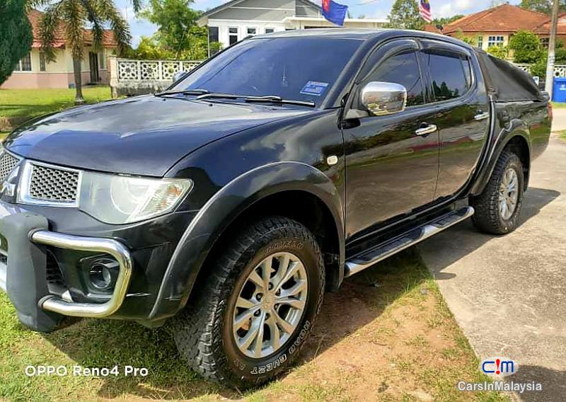 Mitsubishi Triton 3.2-LITER 4X4 DIESEL DOUBLE CAB CASIS Automatic 2012