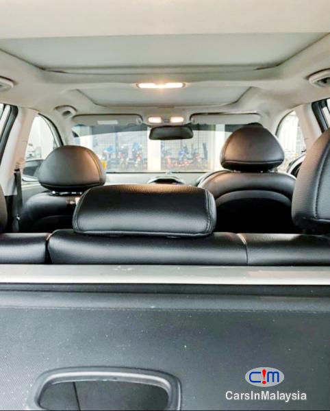 Hyundai Tucson 2.0-LITER FAMILY SUV Automatic 2010 - image 10