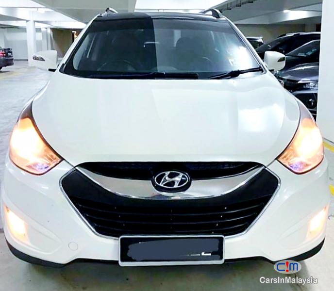 Hyundai Tucson 2.0-LITER FAMILY SUV Automatic 2010 - image 12