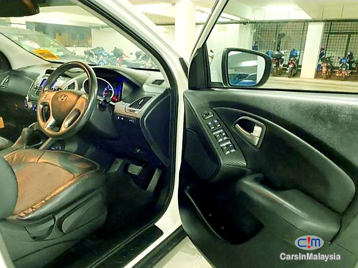 Hyundai Tucson 2.0-LITER FAMILY SUV Automatic 2010 in Malaysia - image