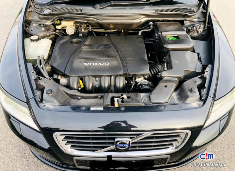 Volvo S40 2.0-LITER LUXURY SEDAN Automatic 2010 - image 9