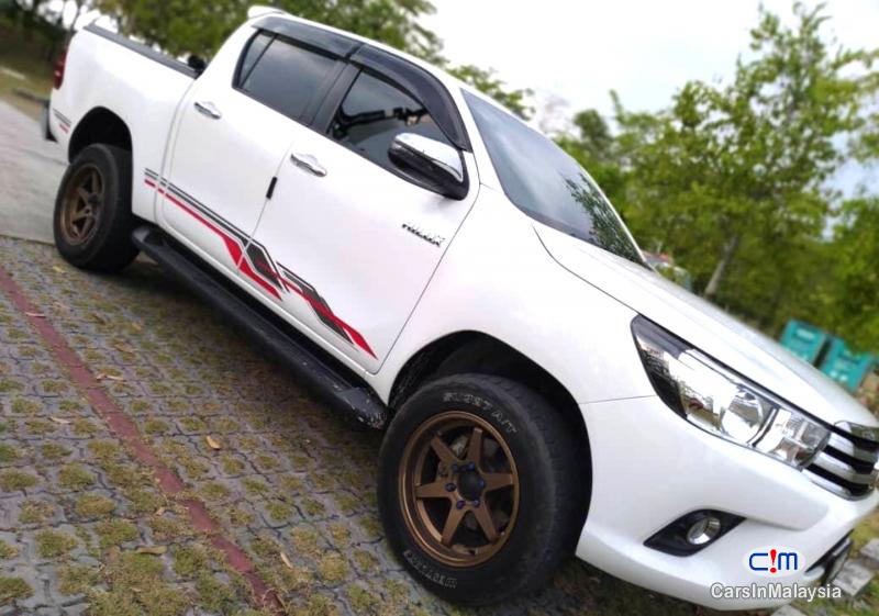Toyota Hilux 2.4-LITER DOUBLE CAB DIESEL TURBO Automatic 2019 - image 10