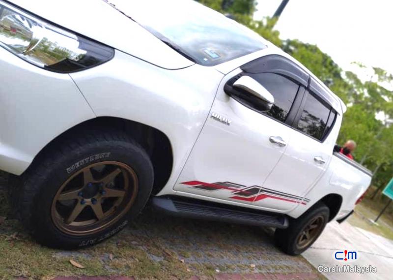 Toyota Hilux 2.4-LITER DOUBLE CAB DIESEL TURBO Automatic 2019 - image 11
