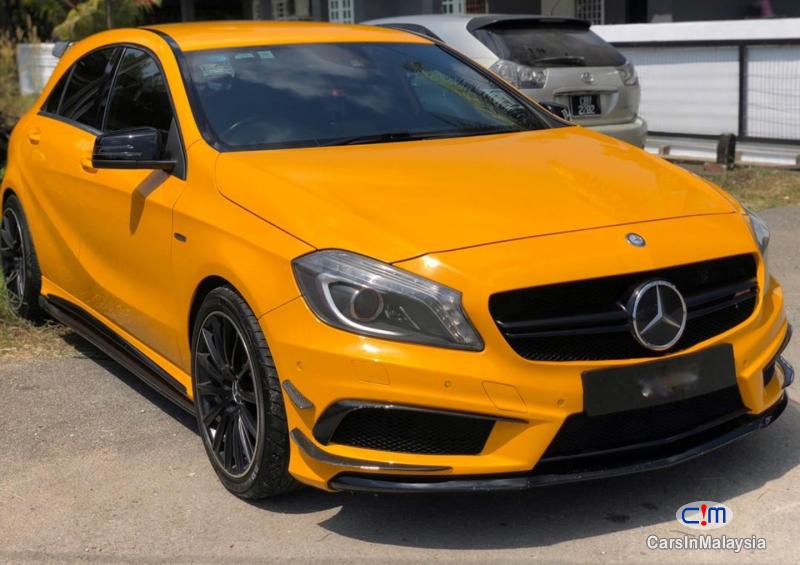 Mercedes Benz A250 2.0-LITER LUXURY HATCHBACK TURBO SPORT Automatic 2013 - image 4