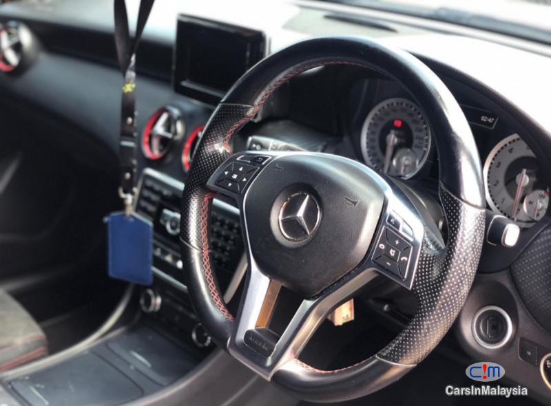 Mercedes Benz A250 2.0-LITER LUXURY HATCHBACK TURBO SPORT Automatic 2013 - image 6