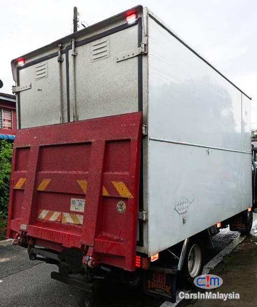Isuzu NPR 4.3-LITER BONDED LORRY 3 TON Manual 2012