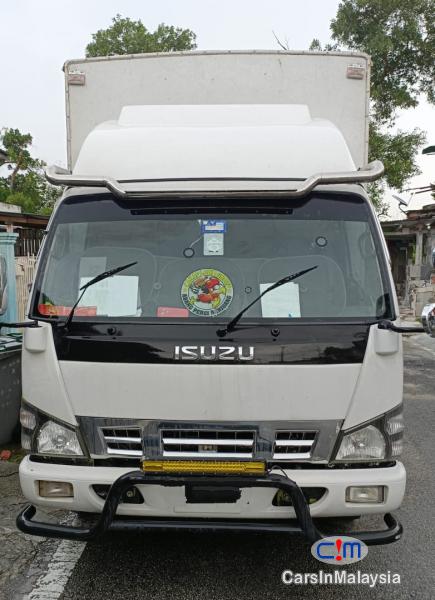 Isuzu NPR 4.3-LITER BONDED LORRY 3 TON Manual 2012 in Melaka - image