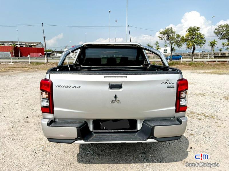 Mitsubishi Triton 2.4-LITER 4X4 4WD DOUBLE CAB Automatic 2021 - image 2