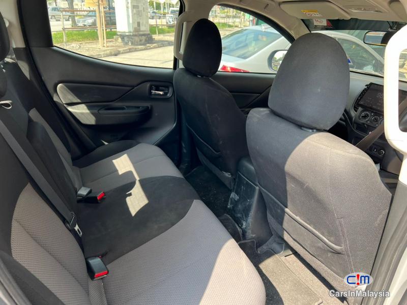 Mitsubishi Triton 2.4-LITER 4X4 4WD DOUBLE CAB Automatic 2021 - image 3