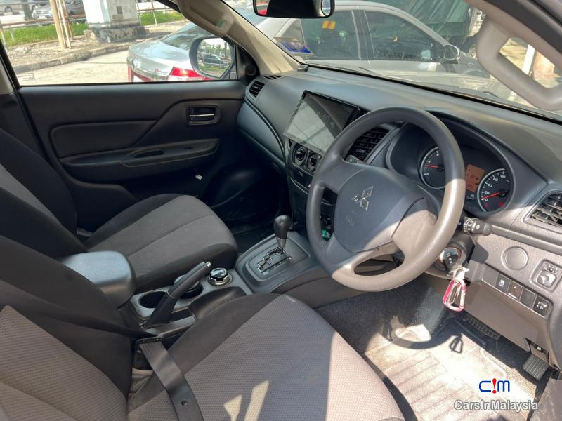 Mitsubishi Triton 2.4-LITER 4X4 4WD DOUBLE CAB Automatic 2021 - image 4
