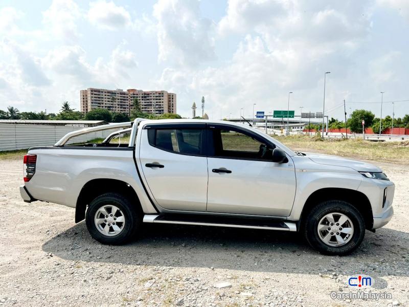 Mitsubishi Triton 2.4-LITER 4X4 4WD DOUBLE CAB Automatic 2021 - image 6