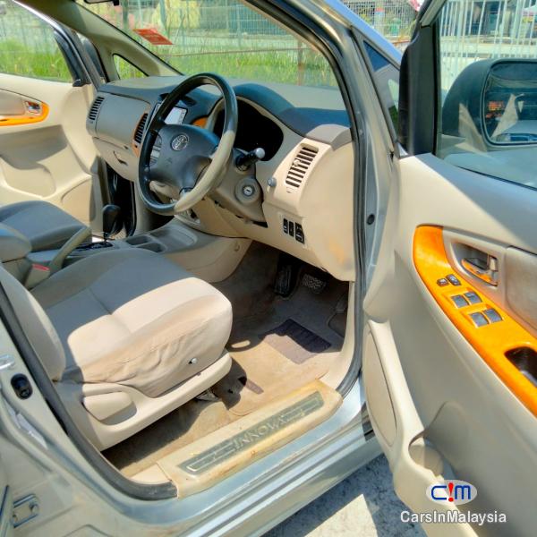 Toyota Innova Automatic 2010 - image 13