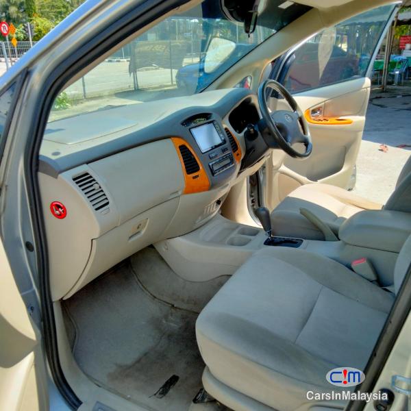Toyota Innova Automatic 2010 - image 9