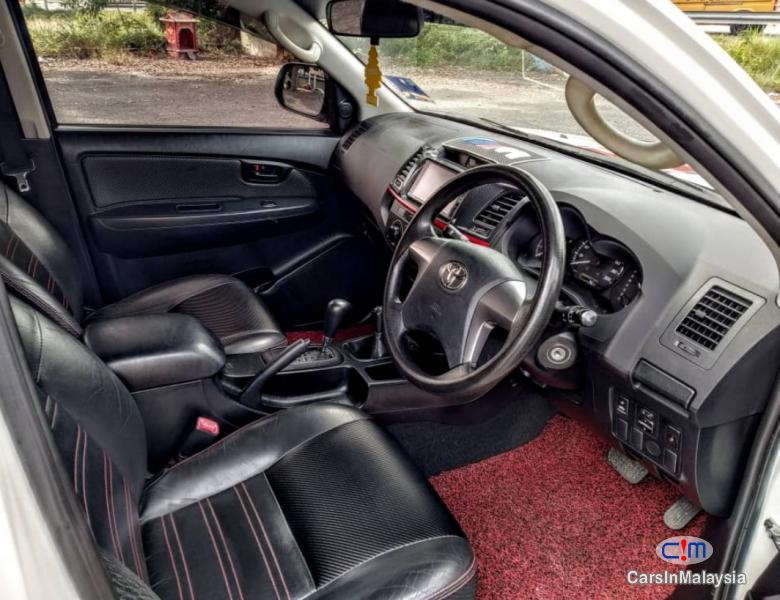 Toyota Hilux 2.4-LITER TRD SPEC 4X4 4WD DIESEL TURBO Automatic 2015 - image 13