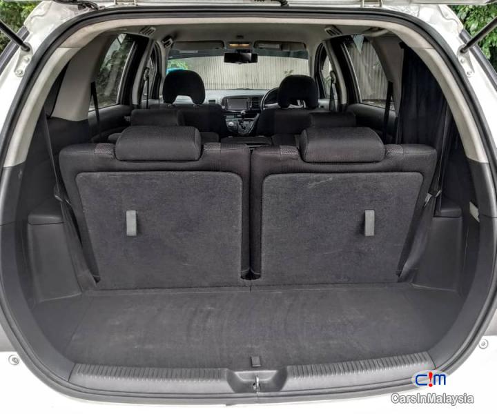 Toyota Wish 2.0-LITER ECONOMY FAMILY MPV 7 SEATER Automatic 2006 - image 11