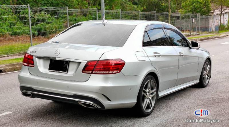 Mercedes Benz E250 2.0-LITER SEDAN LUXURY CAR Automatic 2018 - image 4