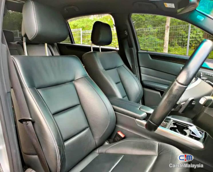 Mercedes Benz E250 2.0-LITER SEDAN LUXURY CAR Automatic 2018 - image 8