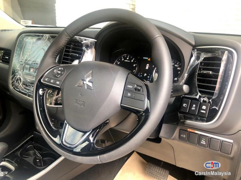 Mitsubishi Outlander 2.4 MIVEC Automatic 2019 - image 10
