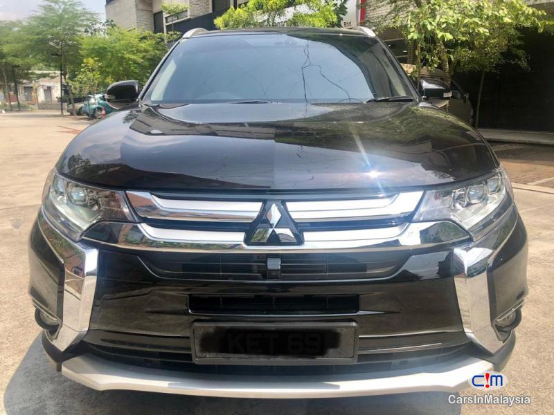Mitsubishi Outlander 2.4 MIVEC Automatic 2019 - image 2