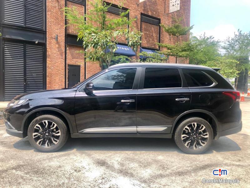 Mitsubishi Outlander 2.4 MIVEC Automatic 2019 - image 4