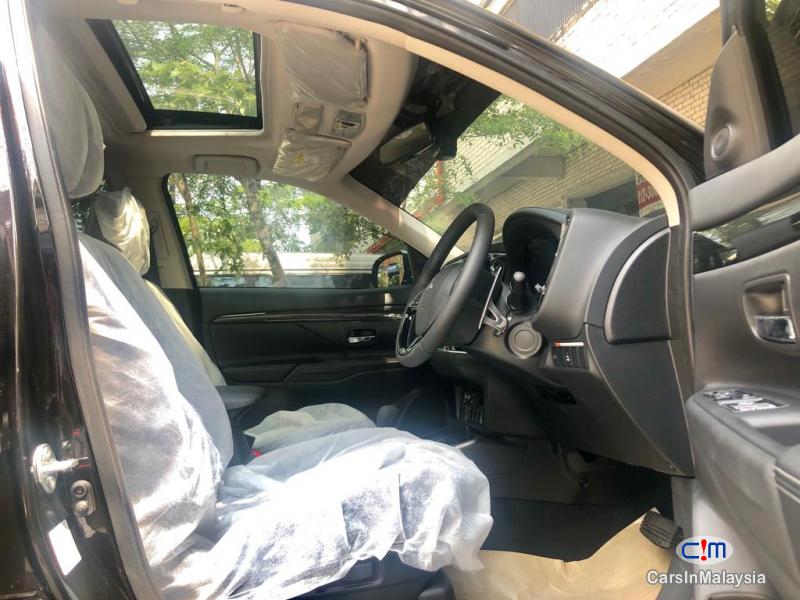 Mitsubishi Outlander 2.4 MIVEC Automatic 2019 - image 5