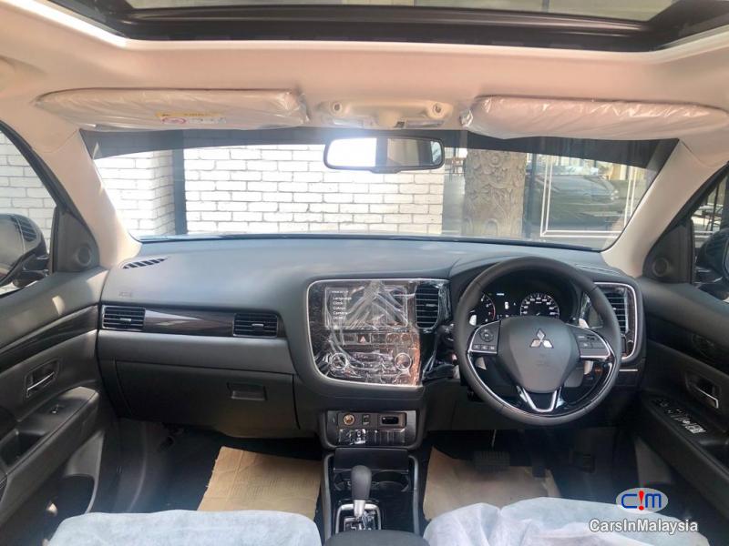 Mitsubishi Outlander 2.4 MIVEC Automatic 2019 - image 7