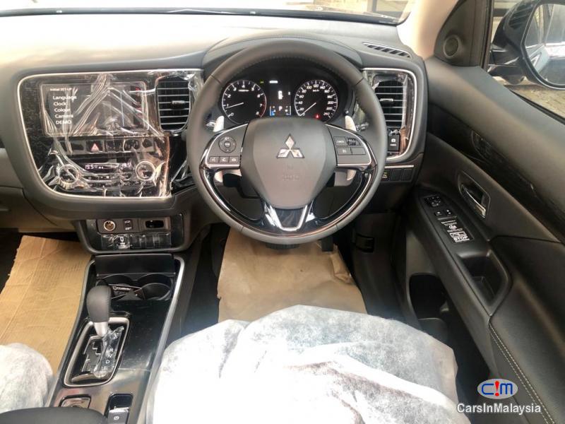 Mitsubishi Outlander 2.4 MIVEC Automatic 2019 - image 8