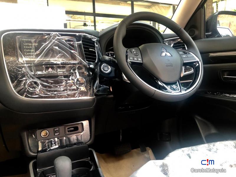 Mitsubishi Outlander 2.4 MIVEC Automatic 2019 - image 9