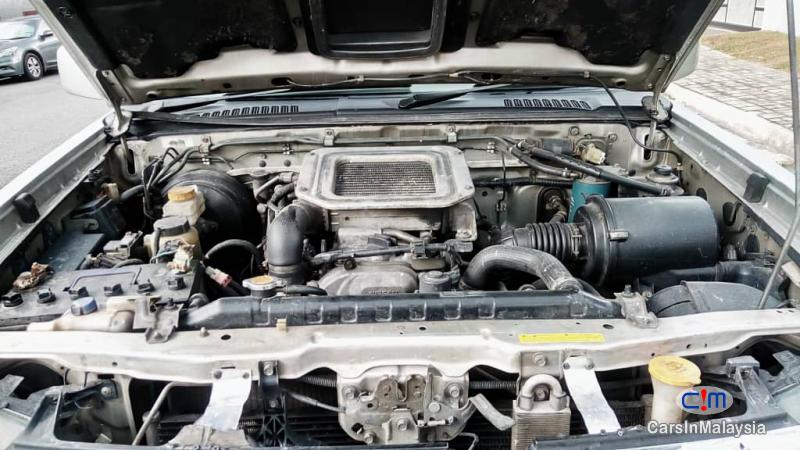 Nissan Frontier 2.5-LITER 4X4 TURBO DIESEL MANUAL Manual 2006 - image 10