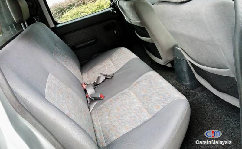 Nissan Frontier 2.5-LITER 4X4 TURBO DIESEL MANUAL Manual 2006 - image 14