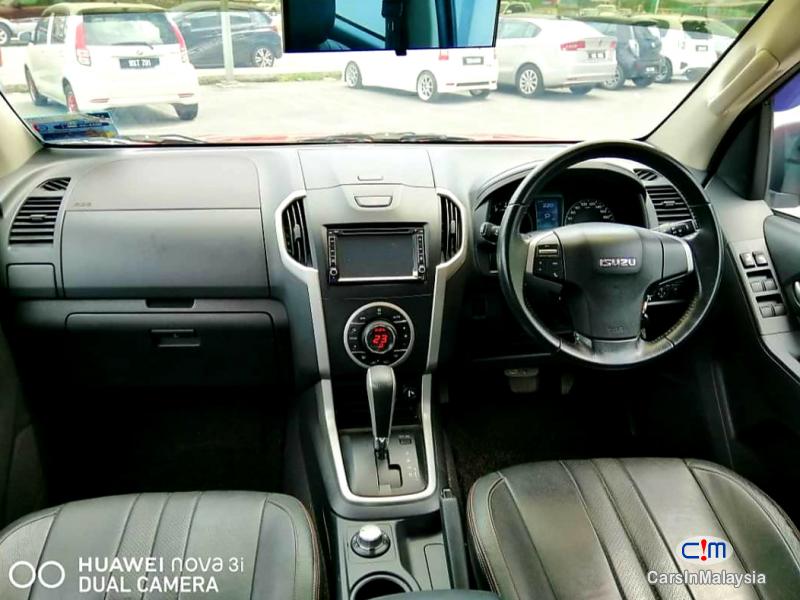 Isuzu D-Max 3.0-LITER CAB CHASSIS 4WD DIESEL TURBO Automatic 2016 - image 9