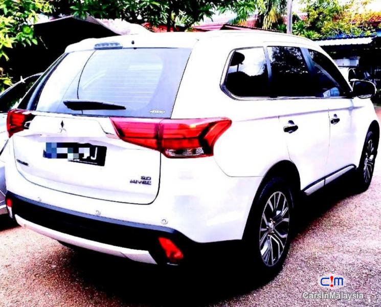 Mitsubishi Outlander 2.0-LITER 7 SEATER FAMILY SUV Automatic 2017 - image 2