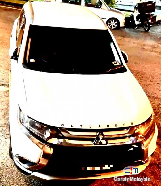 Mitsubishi Outlander 2.0-LITER 7 SEATER FAMILY SUV Automatic 2017 - image 3